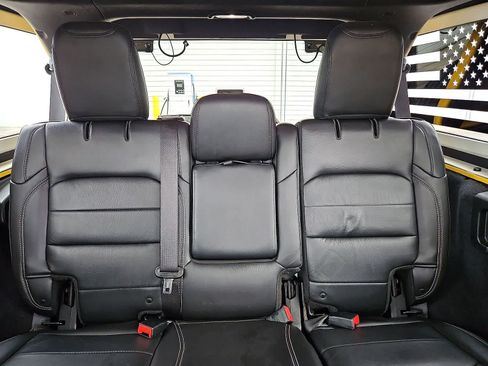 Used 2018 Jeep Wrangler Unlimited Sahara AWD/4WD image 14