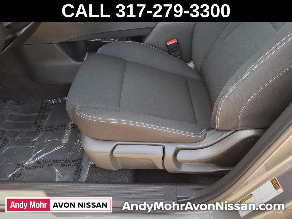Used 2024 Nissan Rogue S AWD/4WD image 19