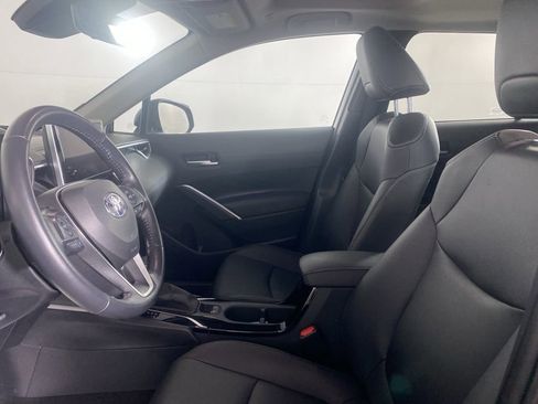 Used 2023 Toyota Corolla Cross XLE w/ Convenience Package image 18