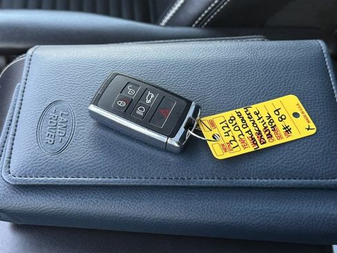 Used 2018 Land Rover Discovery HSE image 41