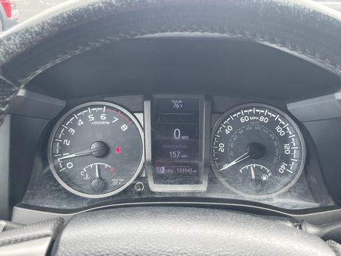 Used 2016 Toyota Tacoma TRD Off-Road AWD/4WD image 11
