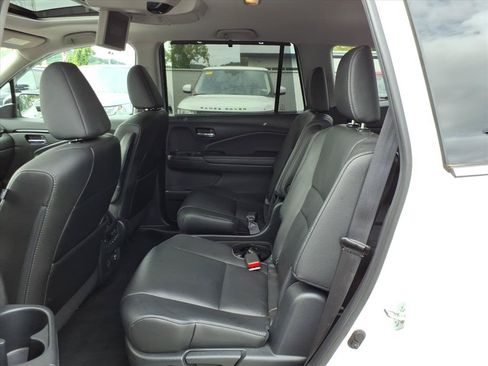 Used 2022 Honda Pilot Touring image 12