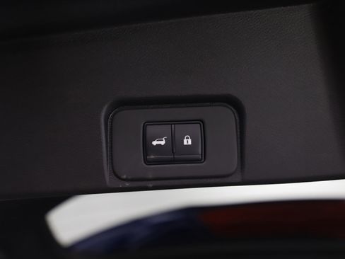 Used 2025 Nissan Rogue SV image 17