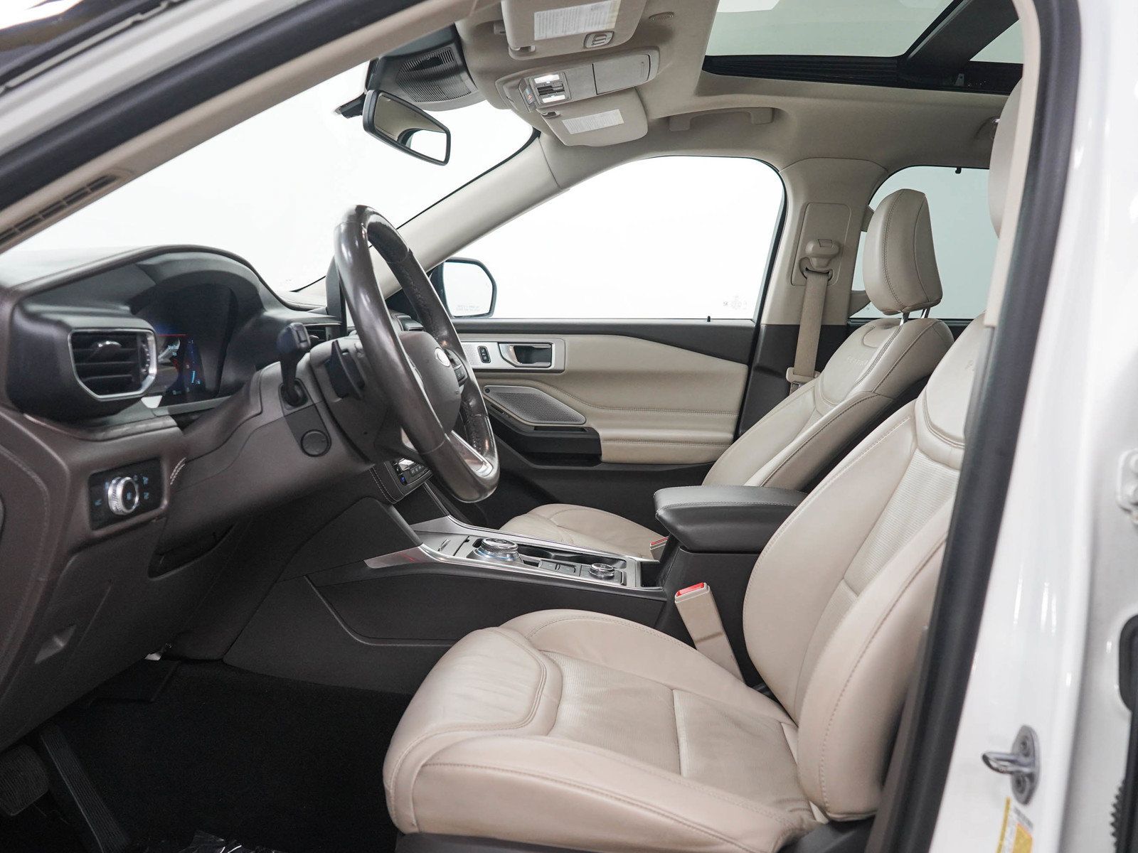 Used 2020 Ford Explorer Platinum w/ Premium Technology Package AWD/4WD image 26