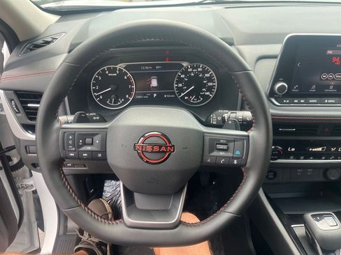 Used 2025 Nissan Rogue SV AWD/4WD image 15