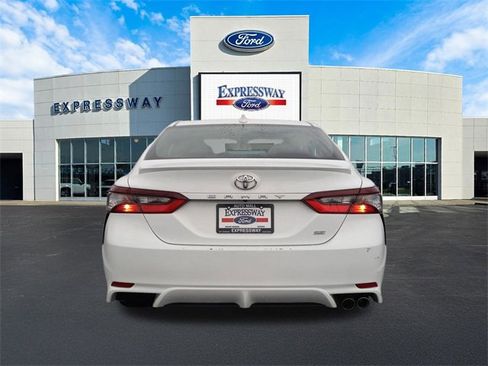 Used 2024 Toyota Camry SE image 7