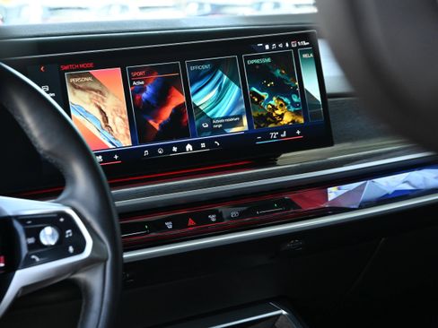 Certified 2024 BMW i7 eDrive50 image 21