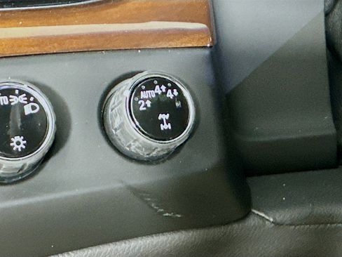 Used 2019 Cadillac Escalade Premium Luxury image 23