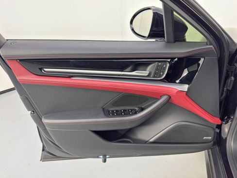 Used 2024 Porsche Panamera image 46