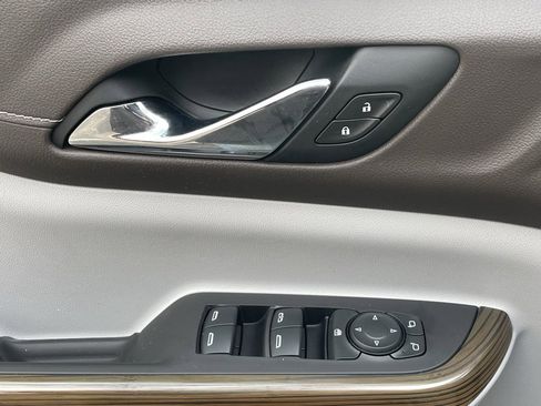 Used 2021 GMC Acadia SLE w/ Driver Convenience Package image 32