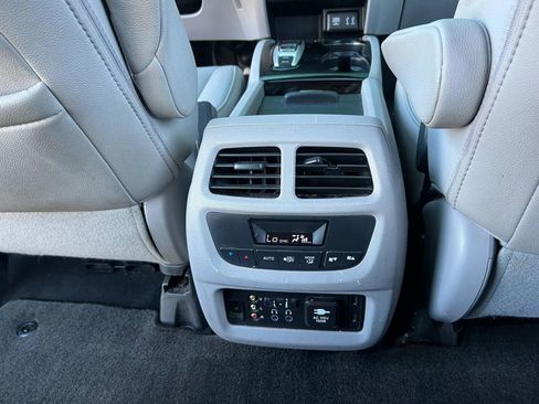 Used 2016 Honda Pilot Touring image 24