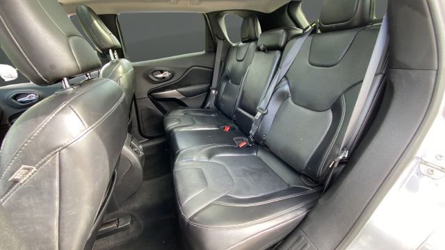 Used 2019 Jeep Cherokee Limited AWD/4WD image 24