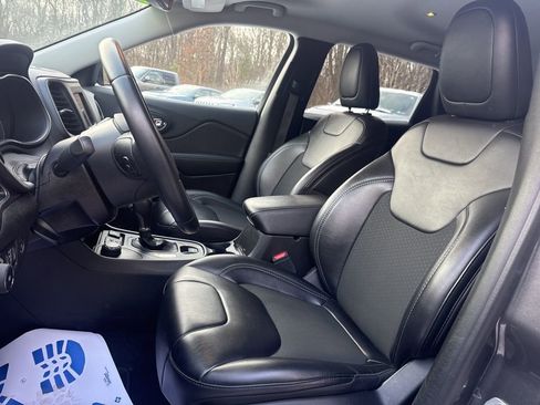 Used 2019 Jeep Cherokee Latitude Plus w/ Comfort/Convenience Group image 14