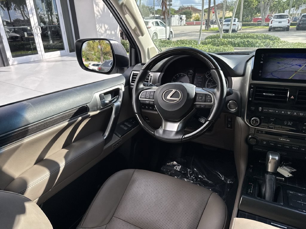 Used 2023 Lexus GX 460 Luxury w/ Accessory Package AWD/4WD image 21