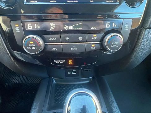 Used 2019 Nissan Rogue SV AWD/4WD image 19