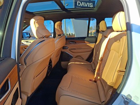 Used 2023 Jeep Grand Cherokee Summit image 10