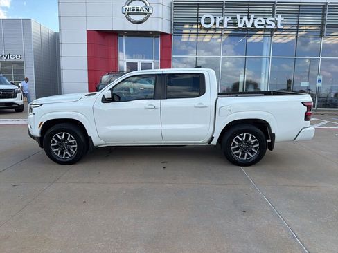 Used 2024 Nissan Frontier SL w/ Technology Package image 2