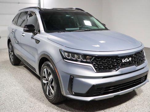 Used 2022 Kia Sorento S w/ Panoramic Sunroof Package FWD image 5