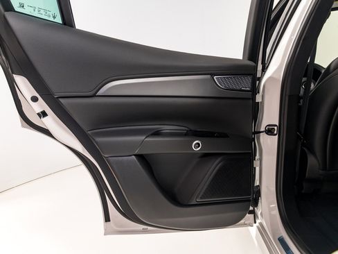 Used 2024 Maserati Grecale GT image 19