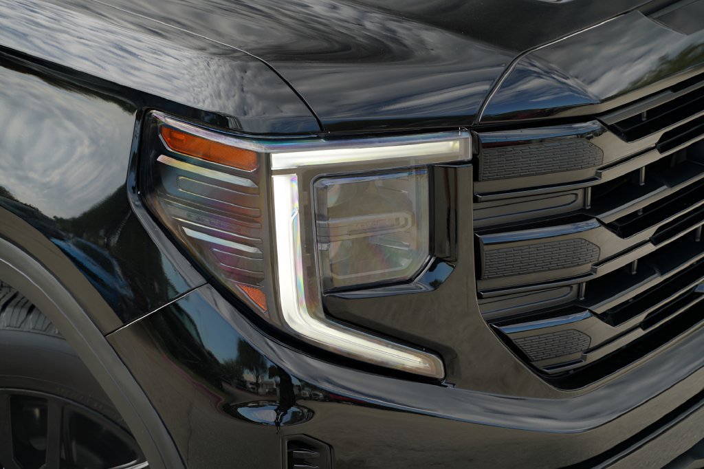 Used 2023 GMC Sierra 1500 Elevation RWD image 2
