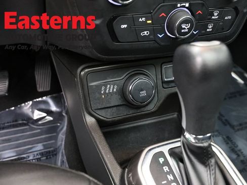 Used 2022 Jeep Renegade Limited w/ Sun, Sound & Wheels Group AWD/4WD image 21