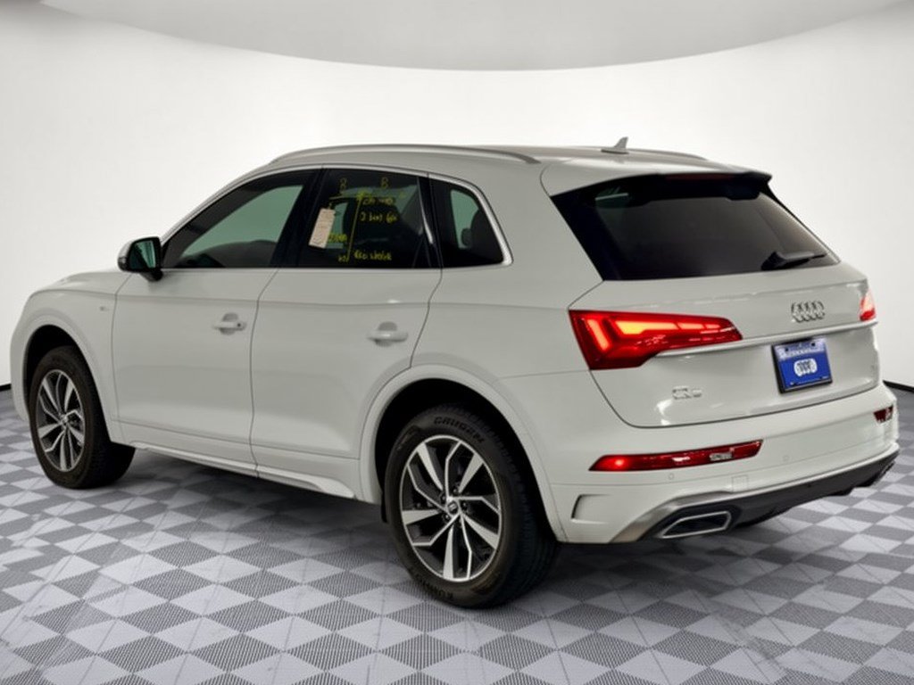 Used 2023 Audi Q5 2.0T Premium w/ Convenience Package AWD/4WD image 3