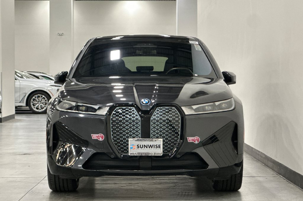 Used 2024 BMW iX xDrive50 w/ Sport Package AWD/4WD image 9