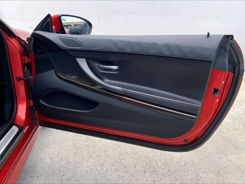 Used 2013 BMW M6 Convertible RWD image 27