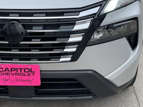 Used 2024 Nissan Rogue S image 7