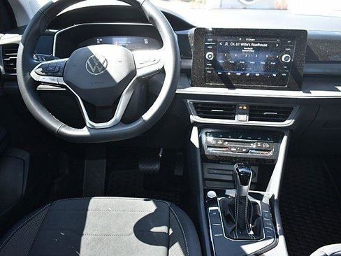 New 2025 Volkswagen Taos SE image 9
