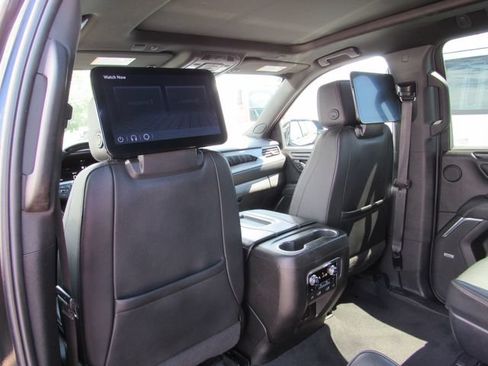 Used 2023 GMC Yukon XL Denali w/ Denali Reserve Package AWD/4WD image 31