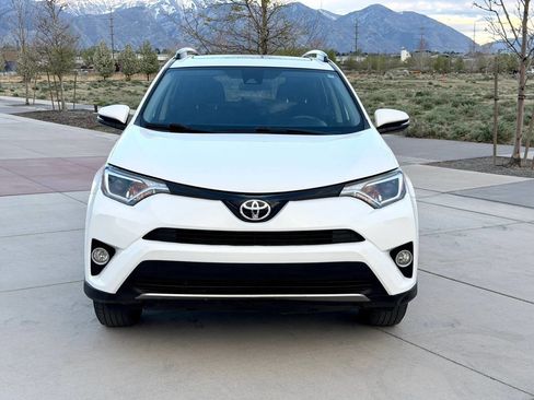 Used 2018 Toyota RAV4 XLE image 2
