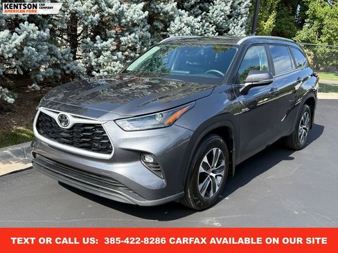 Used 2025 Toyota Highlander XLE image 3