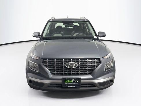 Used 2025 Hyundai Venue SEL FWD image 2
