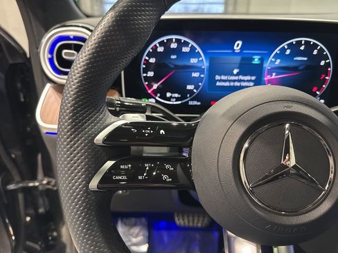 Used 2025 Mercedes-Benz GLC 300 4MATIC image 31