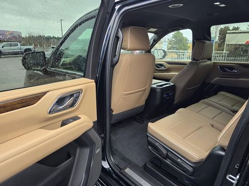 Used 2024 Chevrolet Suburban Premier image 16