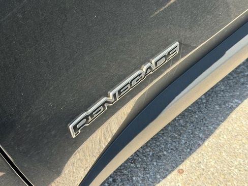 Used 2015 Jeep Renegade Latitude w/ Popular Equipment Group FWD image 5