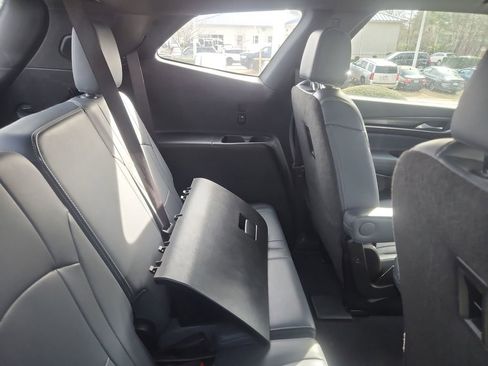 Used 2024 Buick Enclave Premium image 9