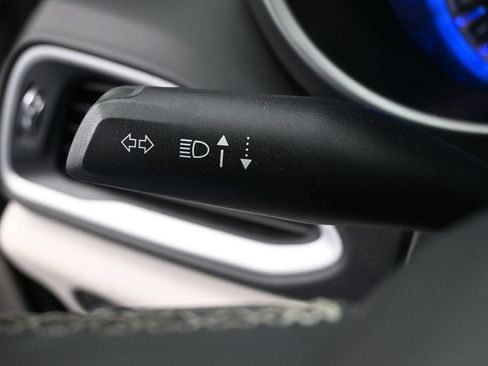 Used 2024 Chrysler Pacifica Touring-L FWD image 35