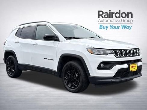 Used 2024 Jeep Compass Latitude AWD/4WD image 1