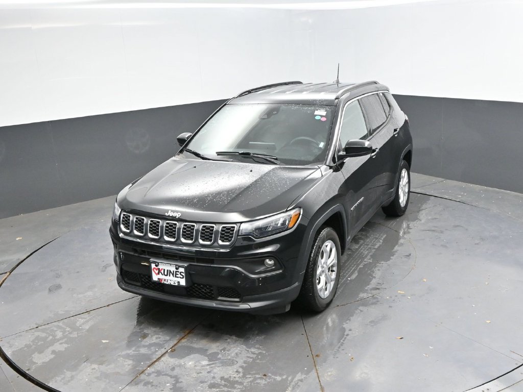 Used 2024 Jeep Compass Latitude AWD/4WD image 26