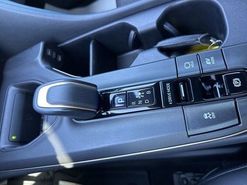 Used 2023 Toyota Crown Limited image 17