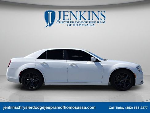 Used 2023 Chrysler 300 S w/ Comfort Group RWD image 3