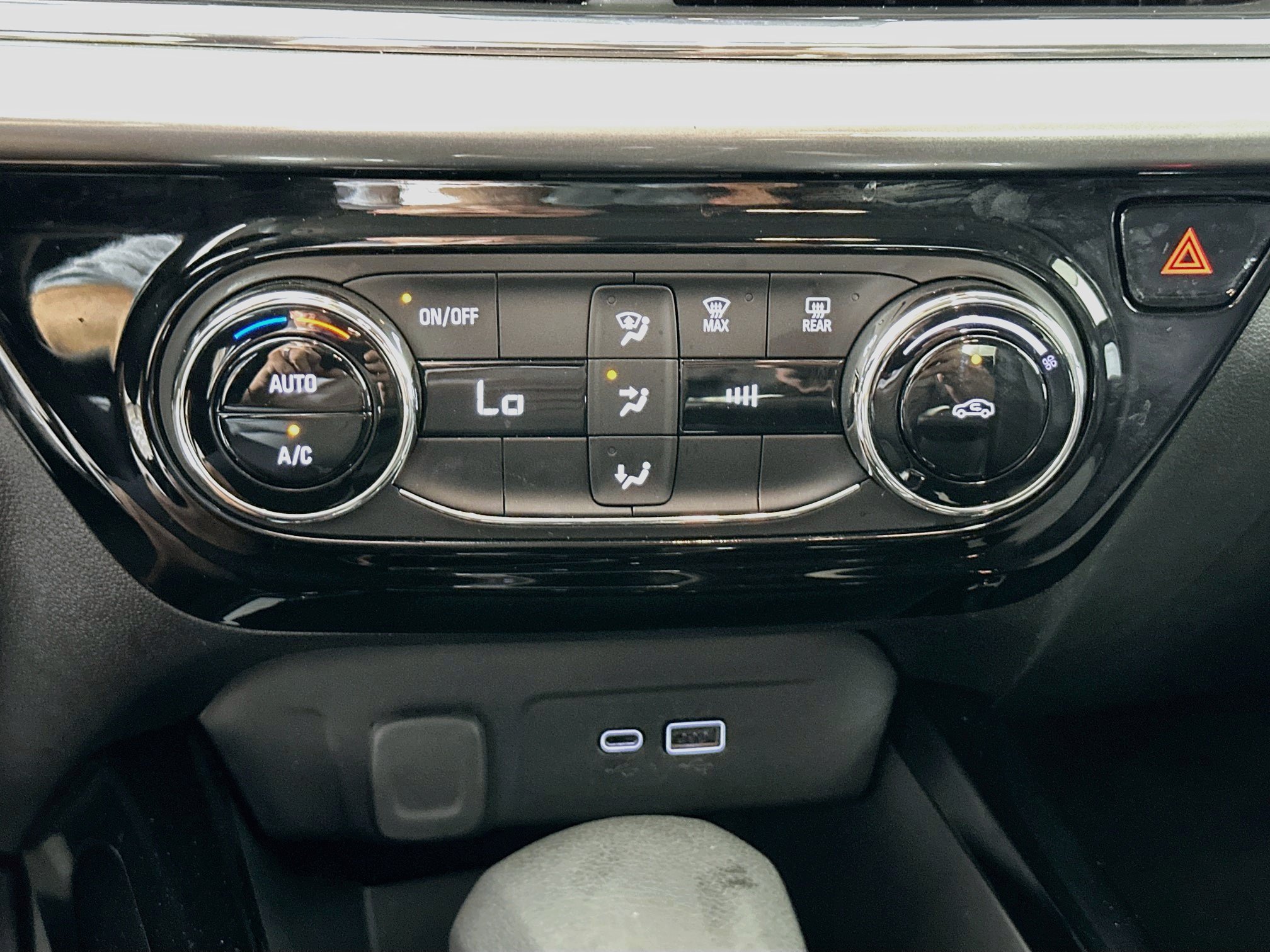 Used 2025 Chevrolet Trax LT FWD image 23