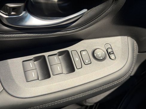 Certified 2026 Honda HR-V LX image 11