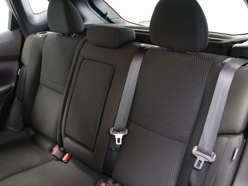 Used 2020 Nissan Rogue Sport S image 16