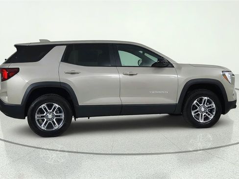 Used 2026 GMC Terrain Elevation w/ Technology Package II FWD image 4