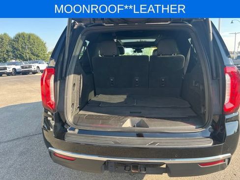 Used 2023 GMC Yukon XL SLT w/ SLT Premium Package AWD/4WD image 9