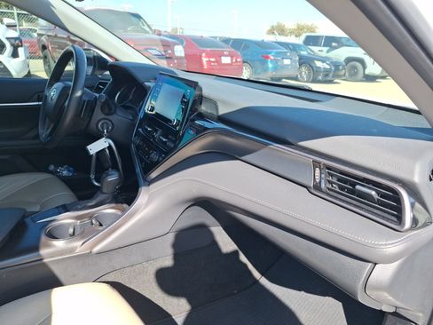 Used 2024 Toyota Camry SE image 31