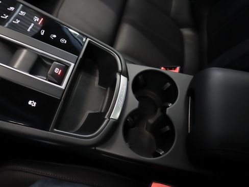 Certified 2026 Porsche Macan AWD/4WD image 18